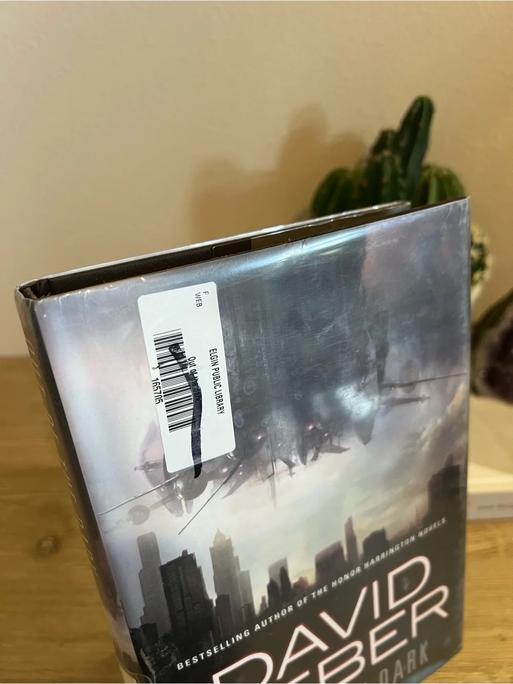 Out of the Dark David Weber Hardcover 2010 First Edition Sci-Fi Ex-Library